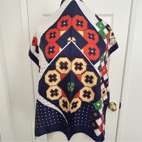 Totes Water Repellent Geometric Patterned Rain Scarf in Navy and Orange - Picture 2 of 4